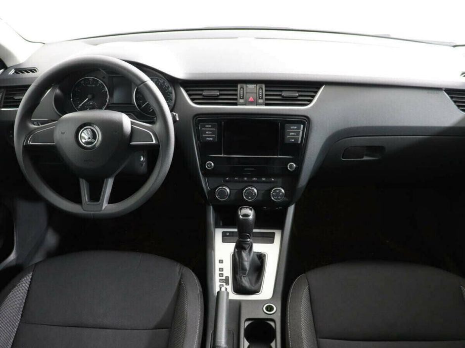Skoda Octavia 1.5 РКПП, 2018, 73 000 км фото 5