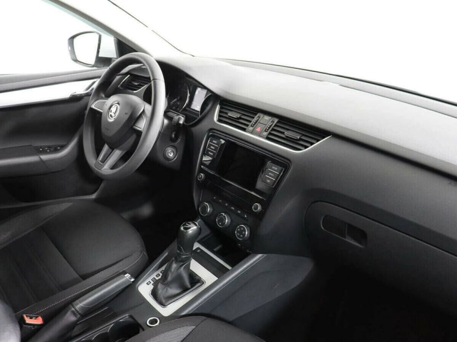 Skoda Octavia 1.5 РКПП, 2018, 73 000 км фото 7