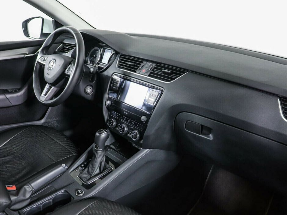 Skoda Octavia 1.6 АКПП, 2018, 73 000 км фото 5