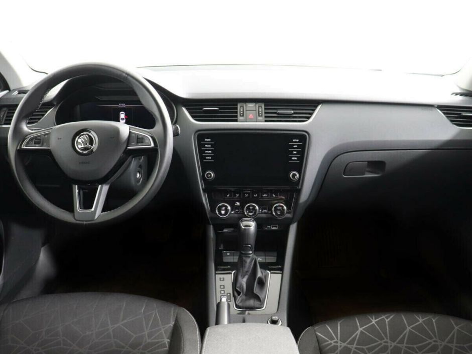 Skoda Octavia 1.6 АКПП, 2019, 55 000 км фото 5