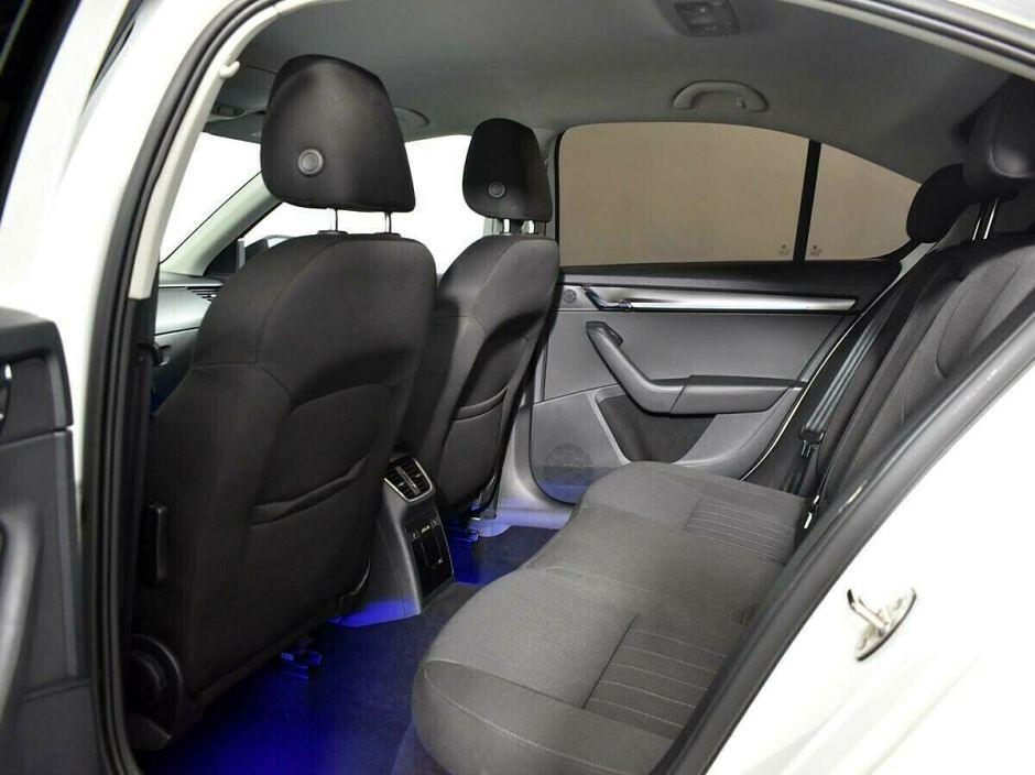 Skoda Octavia 1.6 АКПП, 2018, 59 000 км фото 6