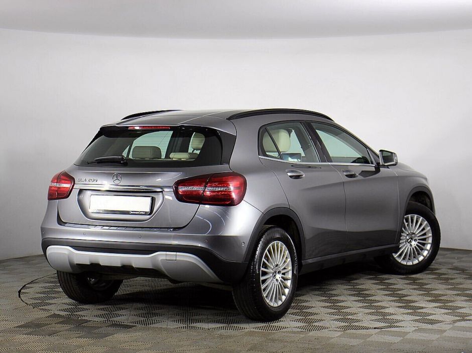 Mercedes-Benz GLA 1.6 РКПП, 2019, 51 000 км фото 2