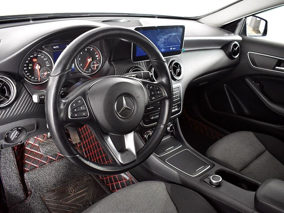 Mercedes-Benz GLA 1.6 РКПП, 2018, 63 000 км фото 4