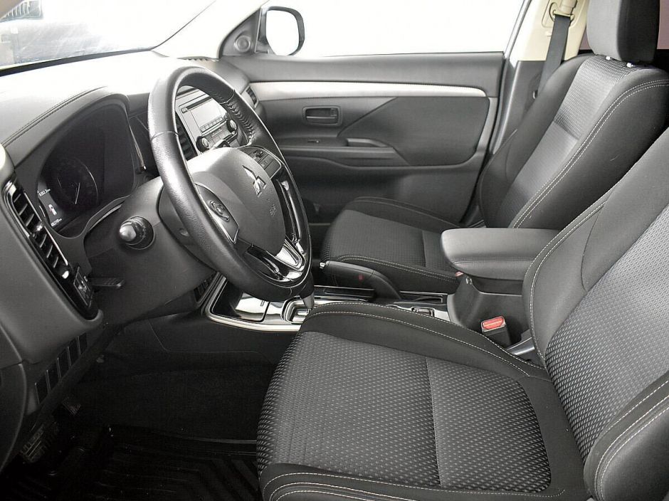 Mitsubishi Outlander 2.0 CVT, 2017, 73 000 км фото 5