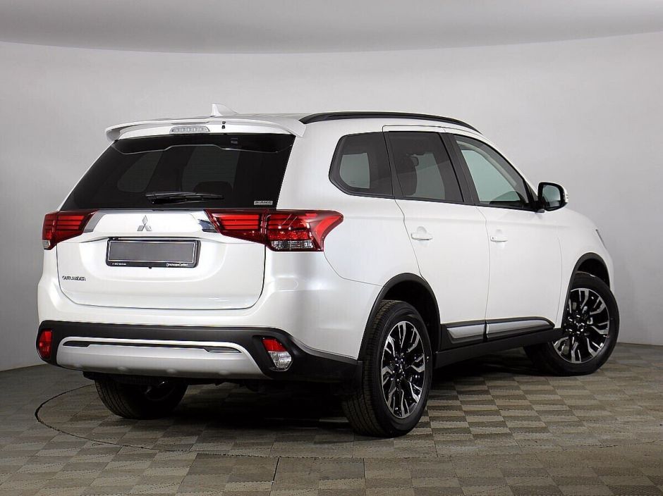 Mitsubishi Outlander 2.0 CVT, 2022, 18 000 км фото 3