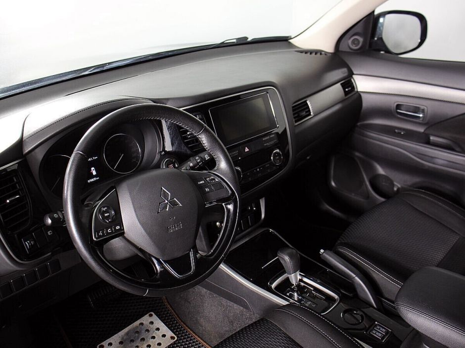 Mitsubishi Outlander 2.0 CVT, 2018, 60 000 км фото 6