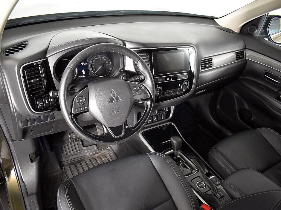 Mitsubishi Outlander 2.0 CVT, 2018, 65 000 км фото 6