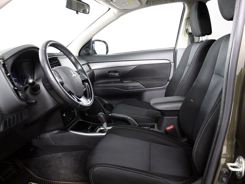 Mitsubishi Outlander 2.0 CVT, 2018, 65 000 км фото 5
