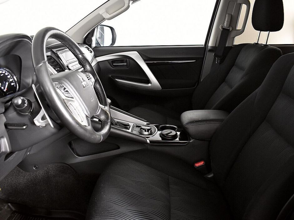 Mitsubishi Pajero Sport 2.4 АКПП, 2018, 61 000 км фото 5