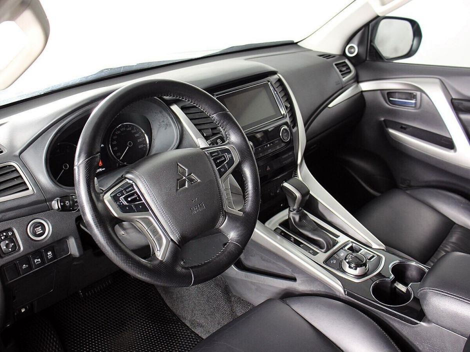 Mitsubishi Pajero Sport 3.0 АКПП, 2016, 95 000 км фото 6