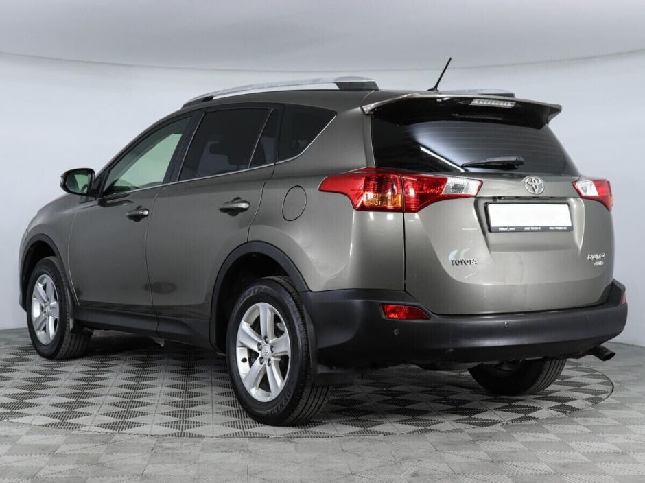 Toyota RAV4 2.2 АКПП, 2015, 103 000 км фото 2