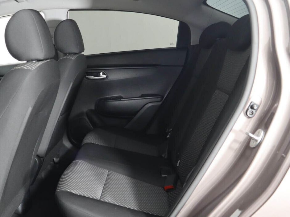 Kia Rio 1.6 АКПП, 2018, 71 000 км фото 10