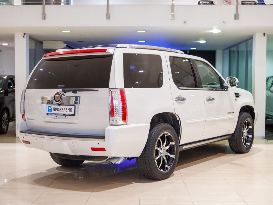 Cadillac Escalade 6.2 АКПП, 2011, 171 239 км фото 2